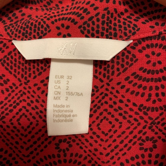 H&M Sleeveless Blouse in Red - Size 2 - Picture 2 of 4